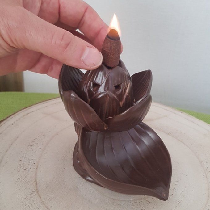 Porte-encens cascade Fleur de Lotus en céramique pour cônes à reflux